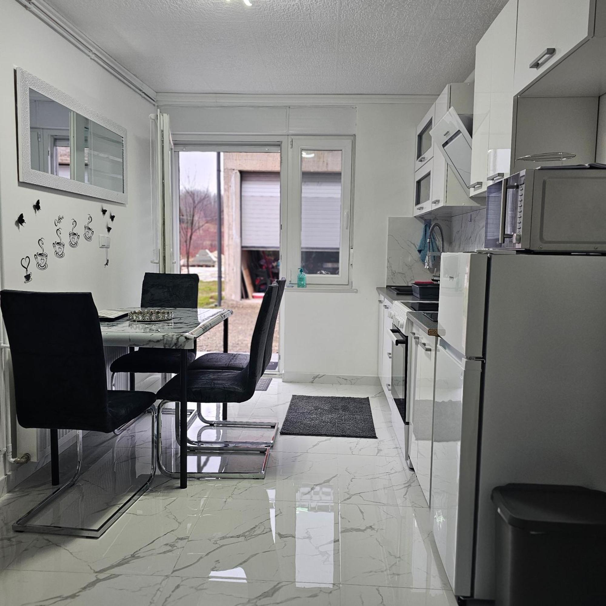 Apartamento Ena1 & Ena2 -Big Free Parking Karlovac Exterior foto